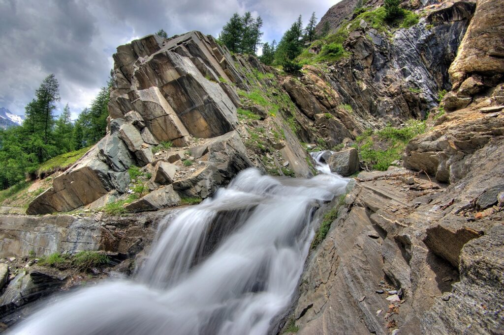 自然環境を満喫できるワーケーションに最適な温泉宿は？