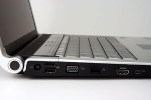 有線LANが完備された温泉ホテルでのリモートワーク、料金はどれくらい？
